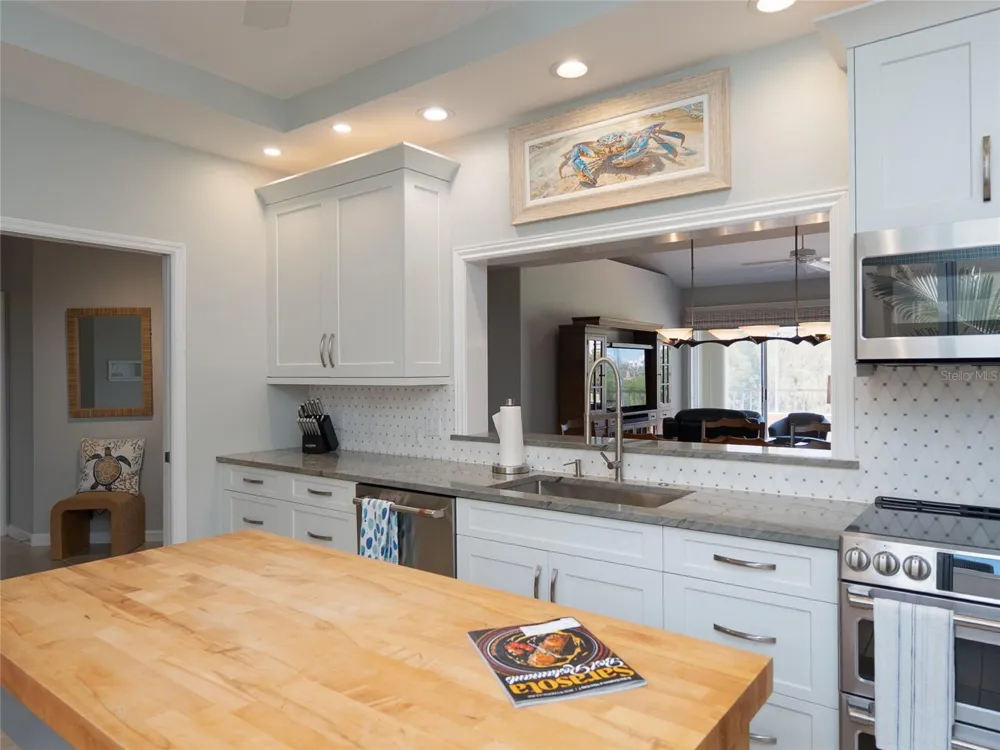 2013 HARBOUR LINKS DRIVE #2013 Longboat Key, FL 34228