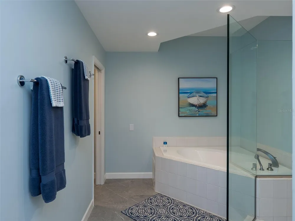 2013 HARBOUR LINKS DRIVE #2013 Longboat Key, FL 34228