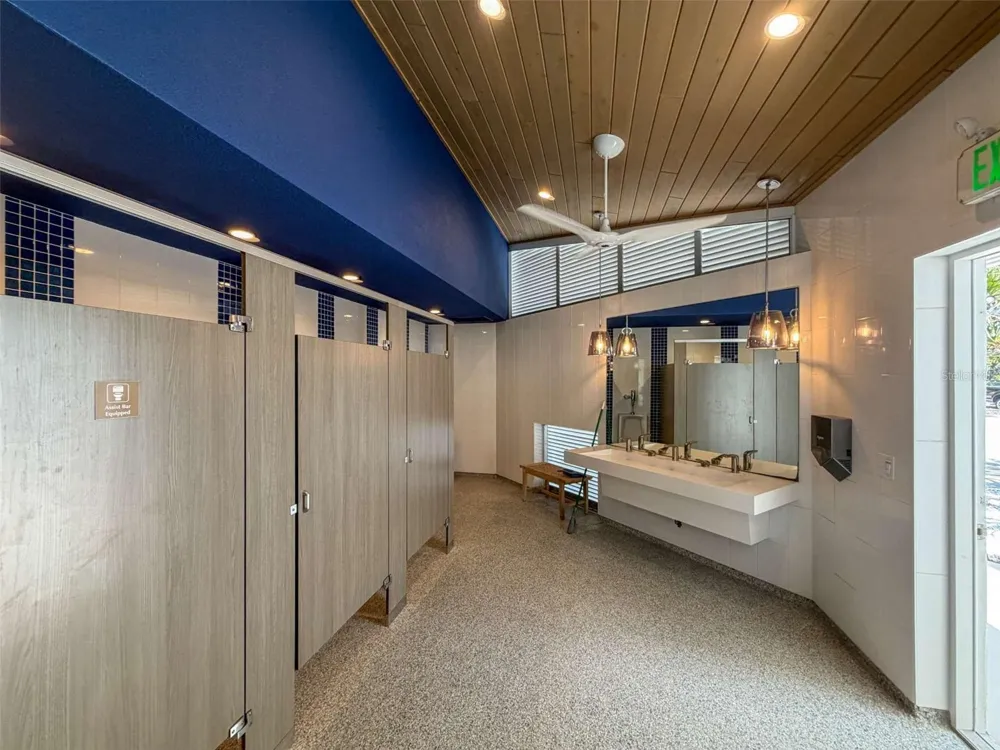 2013 HARBOUR LINKS DRIVE #2013 Longboat Key, FL 34228