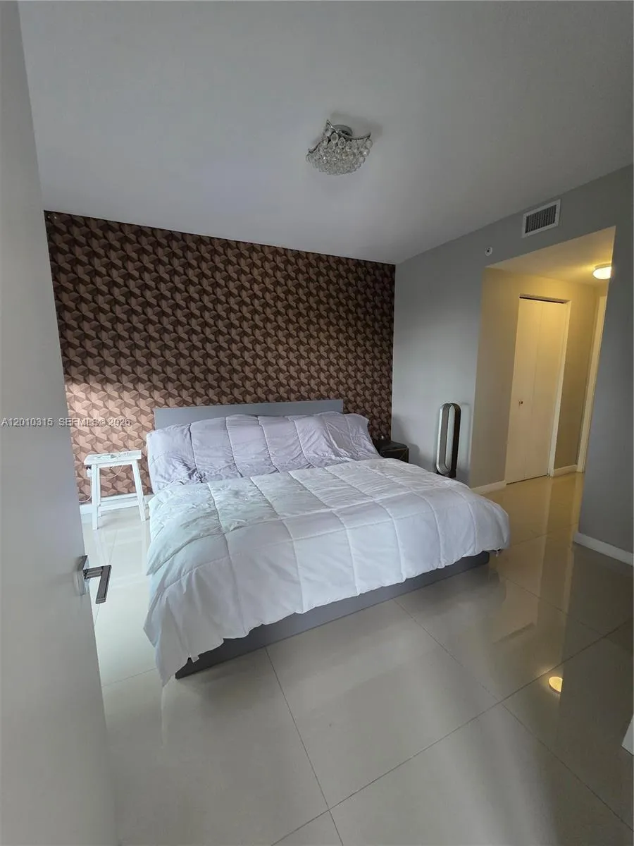 488 NE 18th St #301 Miami, FL 33132