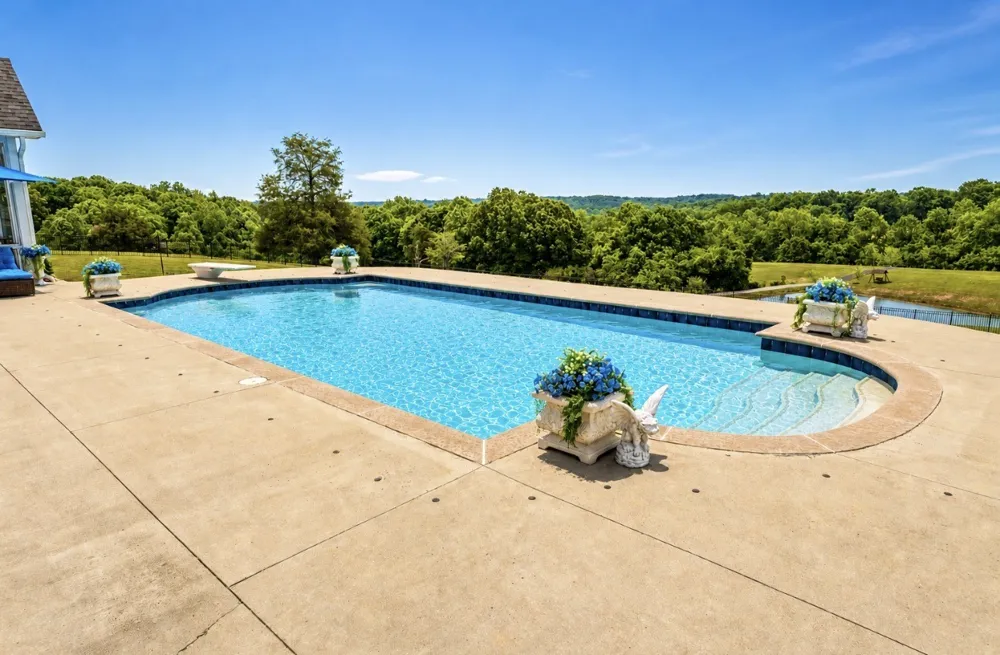 333 Moonlight Dr Vanleer, TN 37181