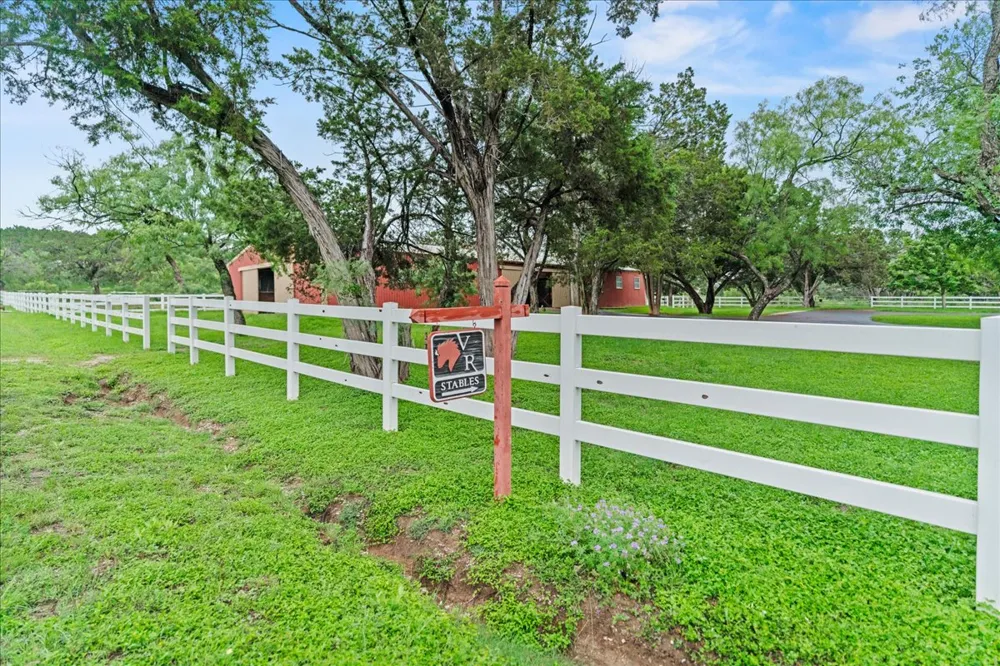 1401 Avenida Serena Marble Falls, TX 78654