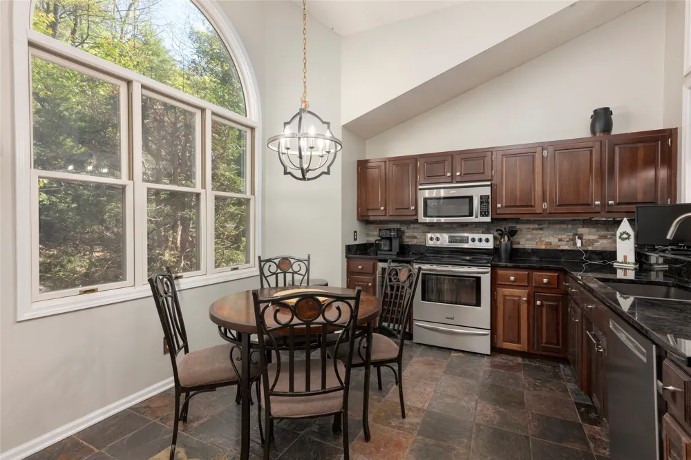 516 Cherokee Trace Lake Toxaway, NC 28747