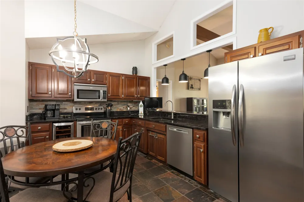 516 Cherokee Trace Lake Toxaway, NC 28747