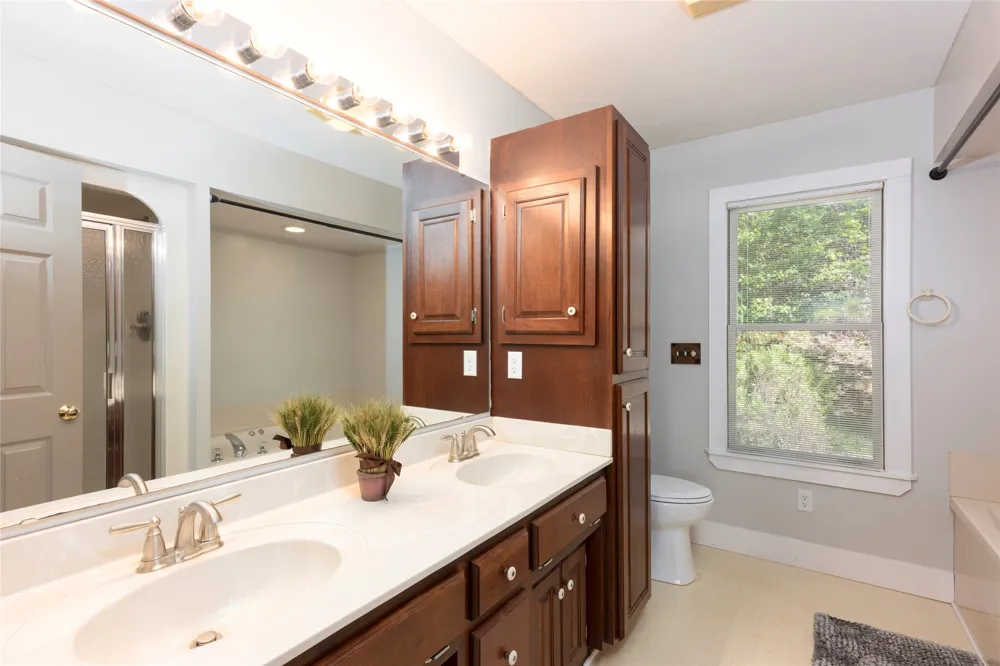 516 Cherokee Trace Lake Toxaway, NC 28747