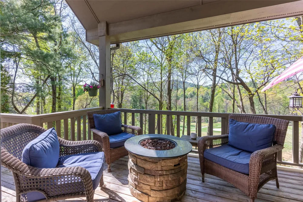 516 Cherokee Trace Lake Toxaway, NC 28747