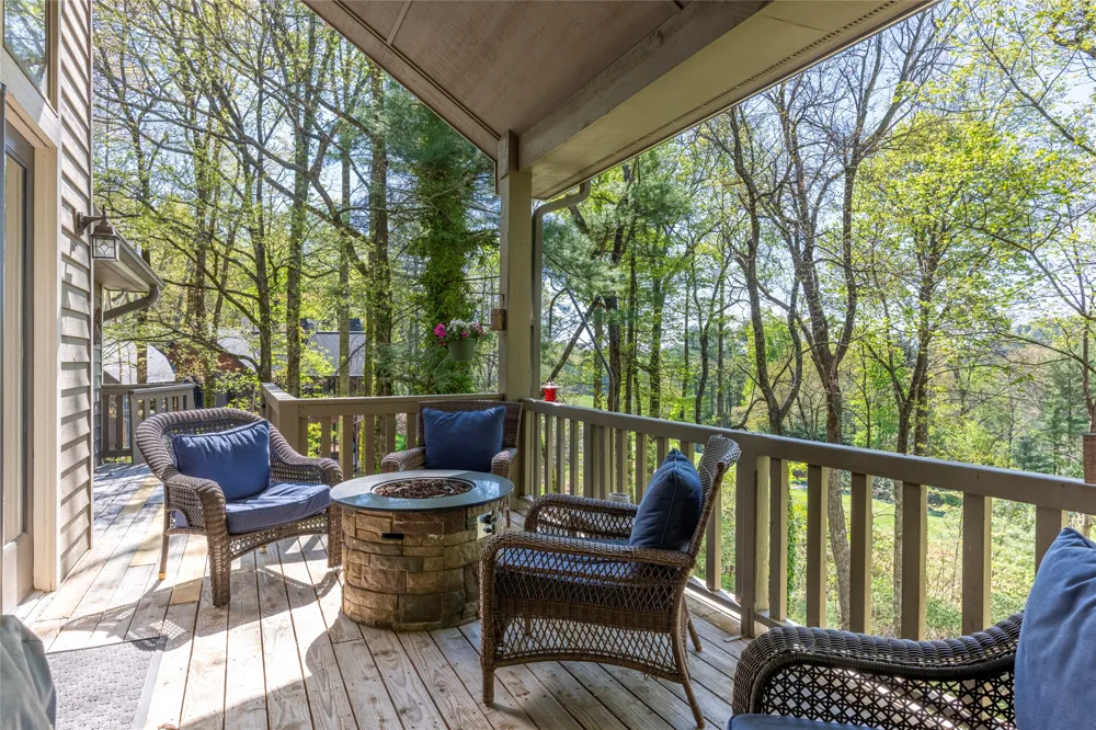 516 Cherokee Trace Lake Toxaway, NC 28747