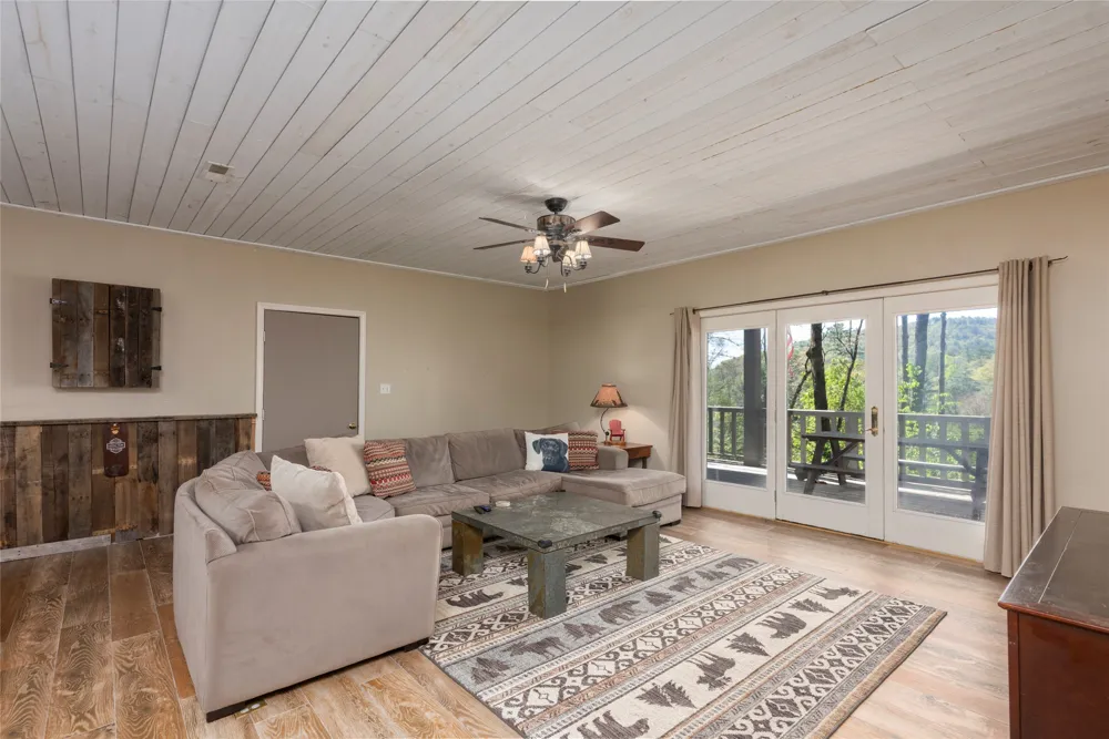 516 Cherokee Trace Lake Toxaway, NC 28747