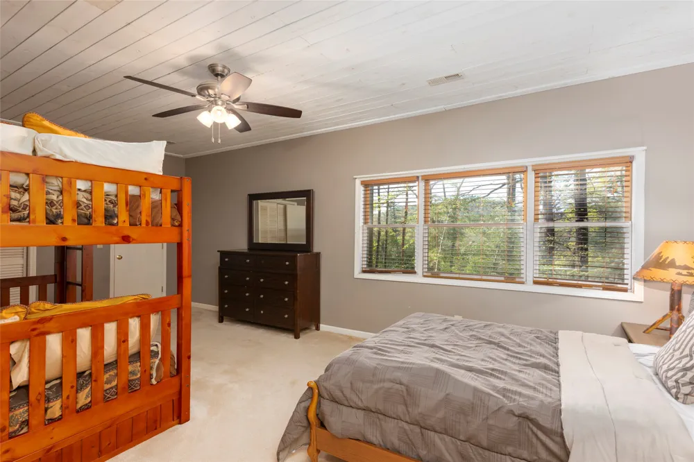 516 Cherokee Trace Lake Toxaway, NC 28747
