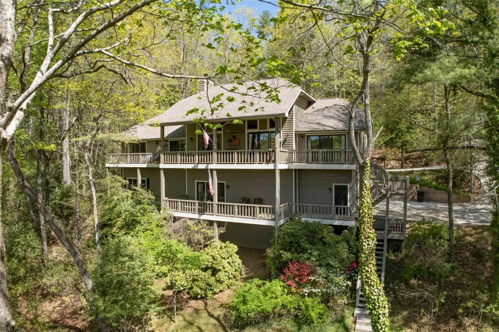516 Cherokee Trace Lake Toxaway, NC 28747