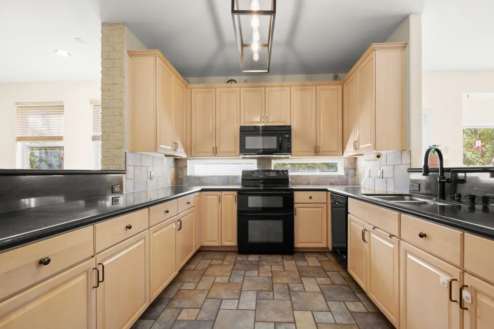 149 Spanish Oak Trail Elgin, TX 78621