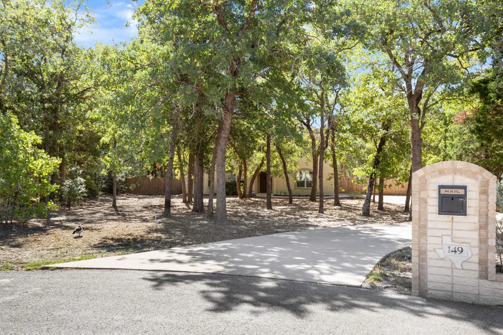 149 Spanish Oak Trail Elgin, TX 78621