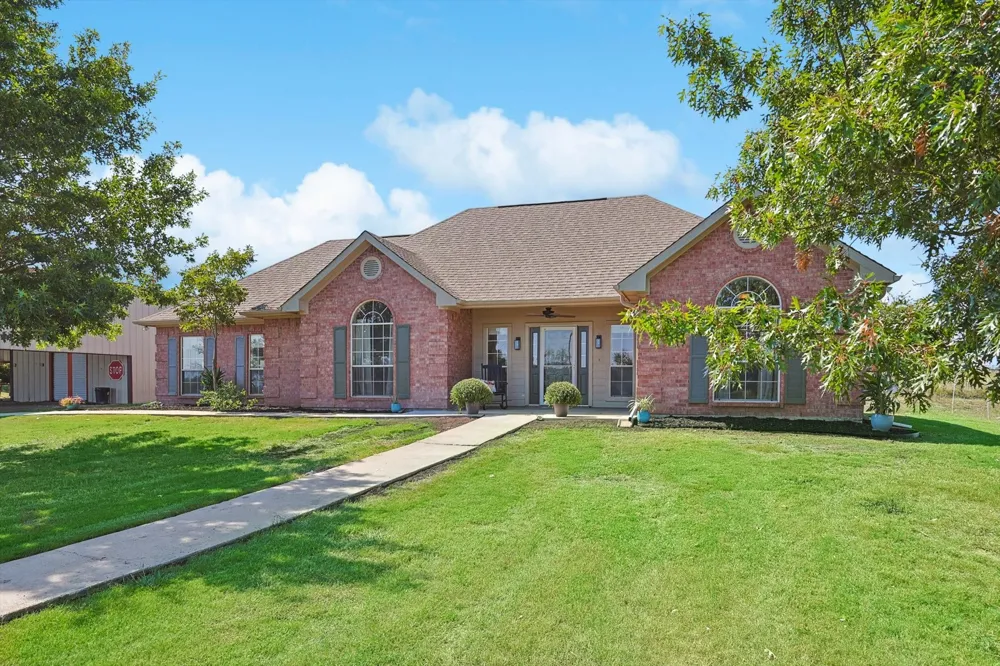 3289 Mitchell Road Krum, TX 76249