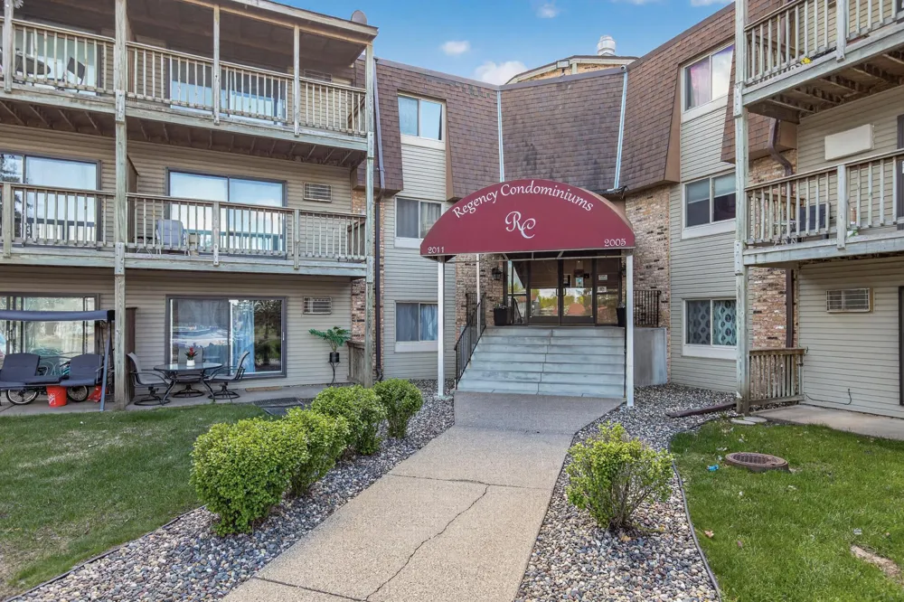 2011 E 122nd Street #D1 Burnsville, MN 55337