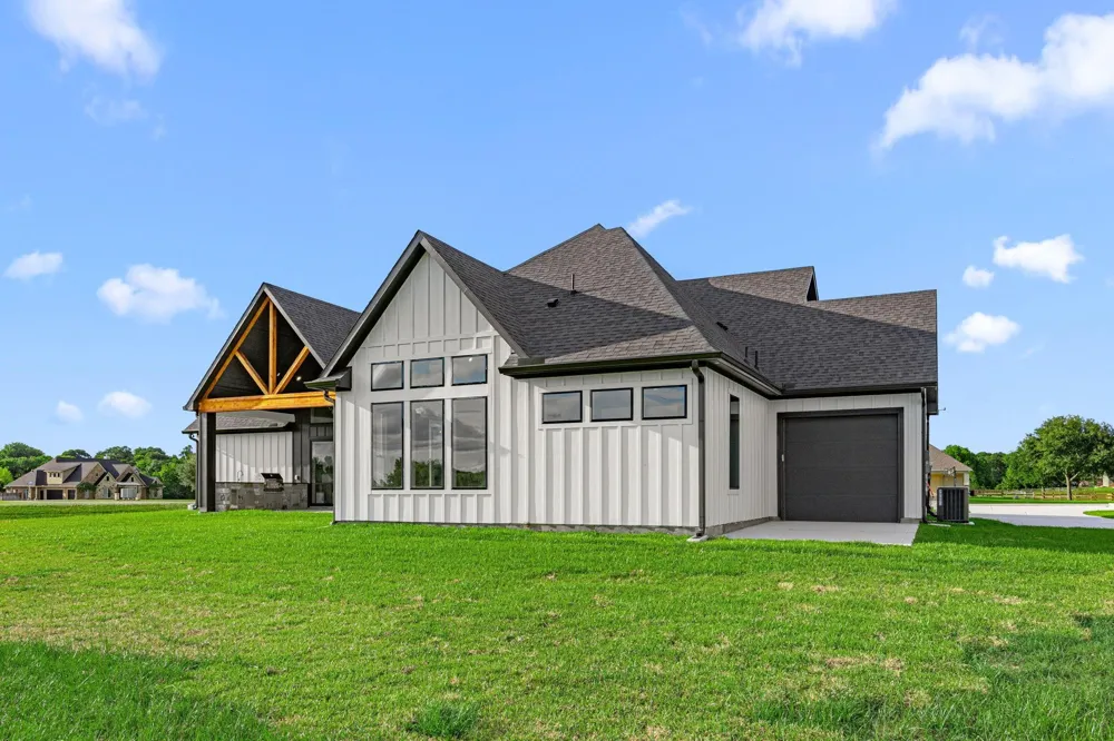 469 Ruby Drive Bellville, TX 77418