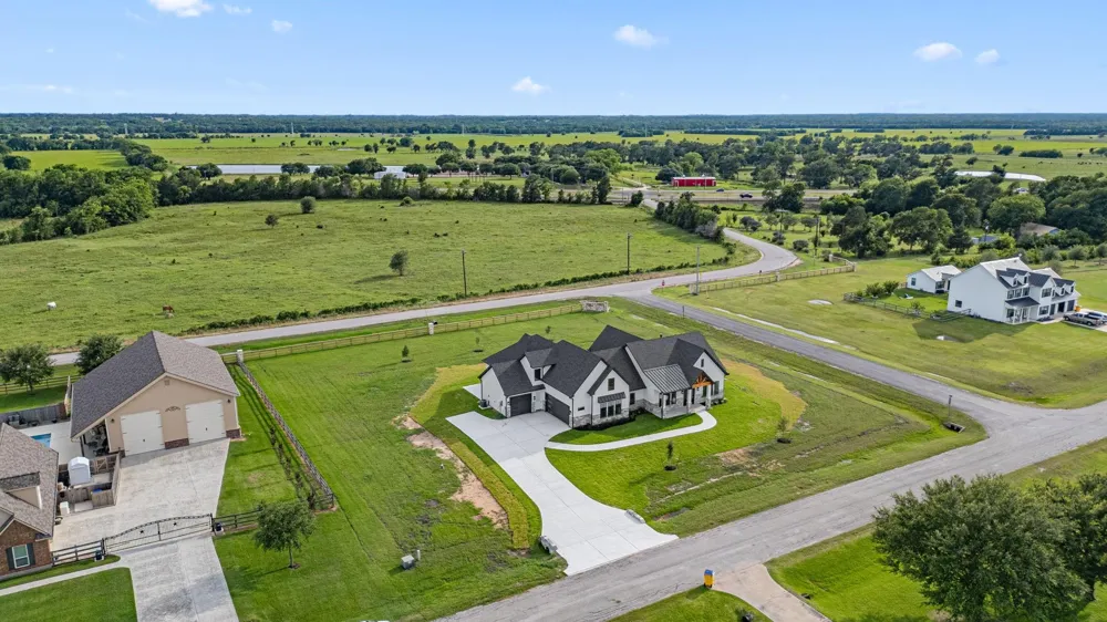 469 Ruby Drive Bellville, TX 77418