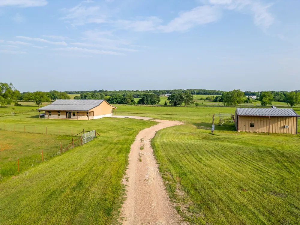 184 Hcr 1439 Covington, TX 76636