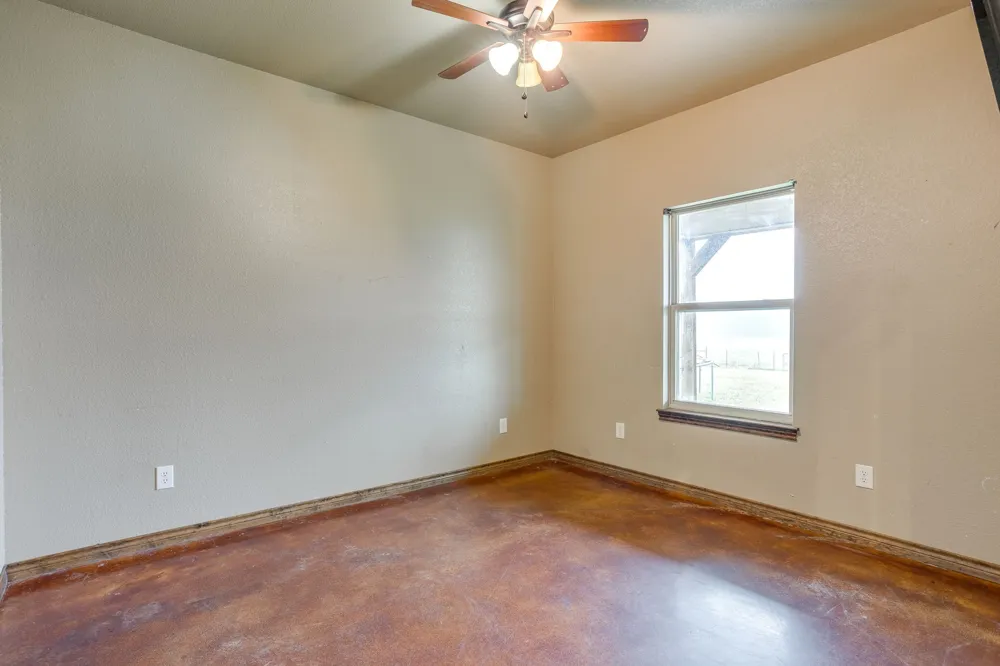 184 Hcr 1439 Covington, TX 76636