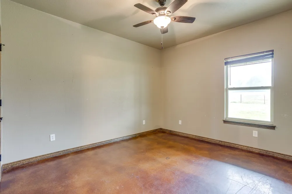 184 Hcr 1439 Covington, TX 76636