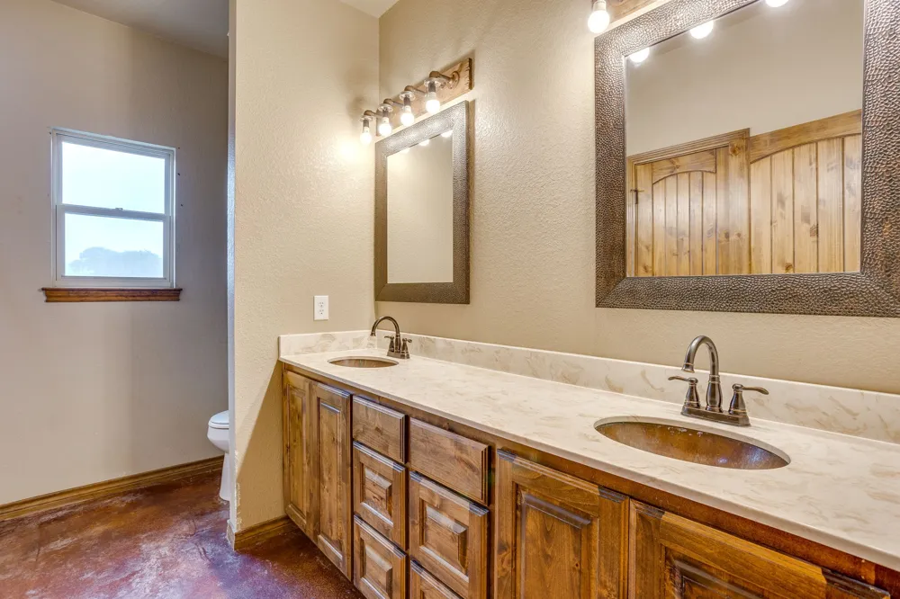 184 Hcr 1439 Covington, TX 76636