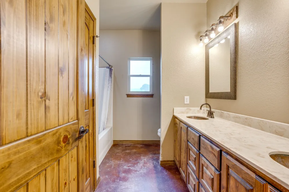 184 Hcr 1439 Covington, TX 76636