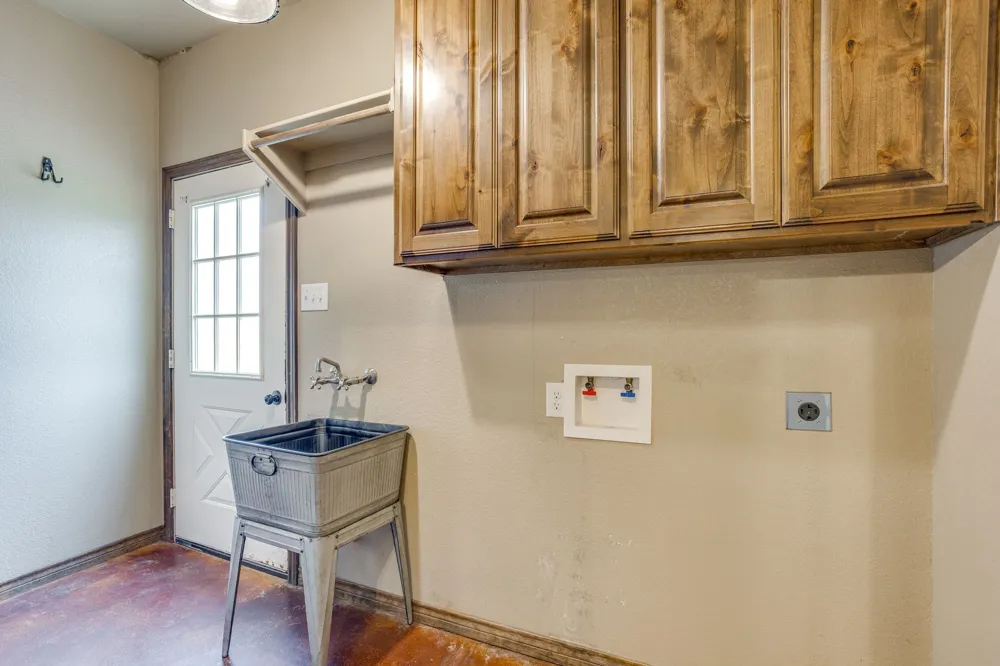 184 Hcr 1439 Covington, TX 76636