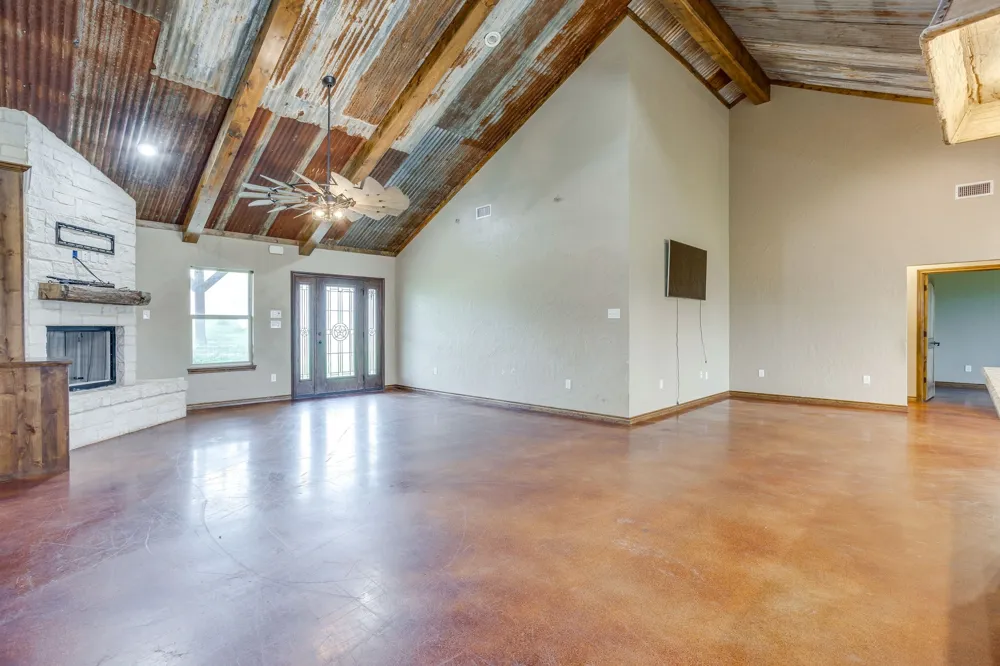 184 Hcr 1439 Covington, TX 76636