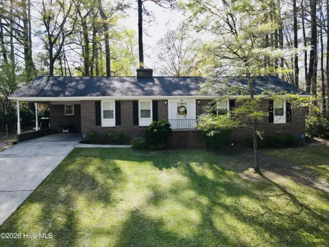 903 E Woodlawn Drive