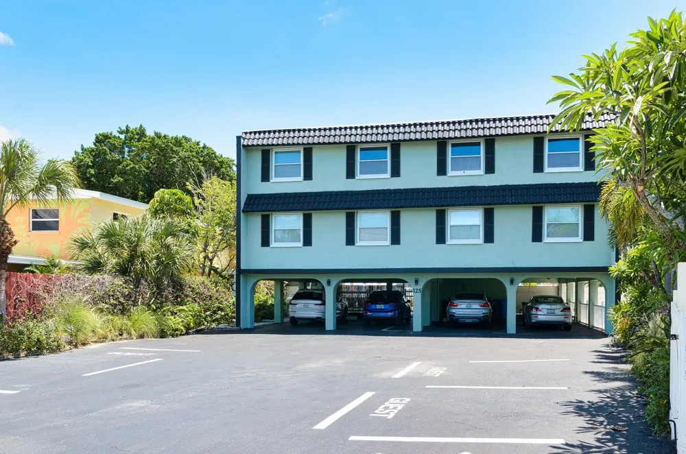 125 110TH AVENUE #1 Treasure Island, FL 33706
