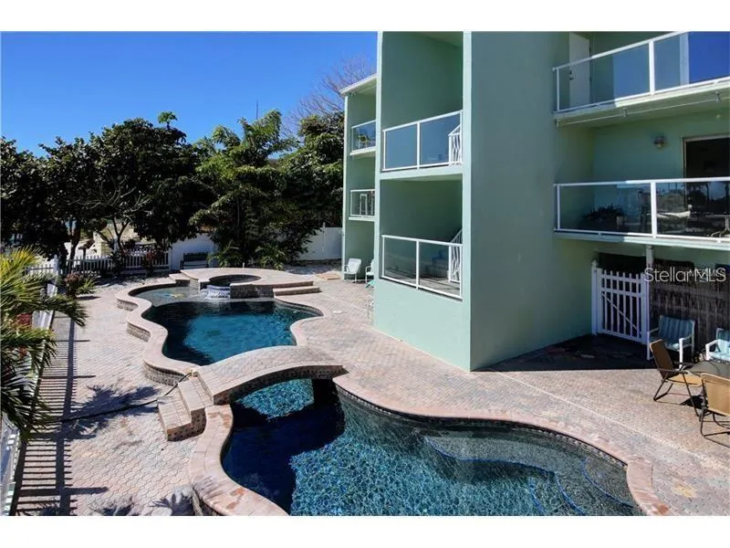 125 110TH AVENUE #1 Treasure Island, FL 33706