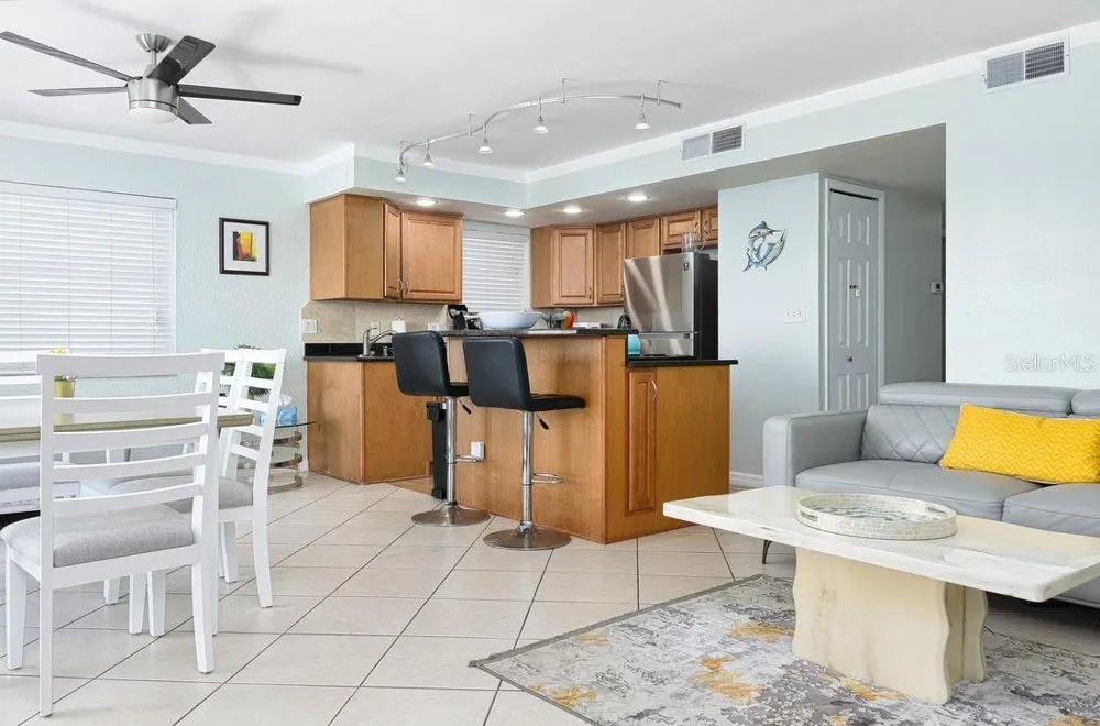 125 110TH AVENUE #1 Treasure Island, FL 33706