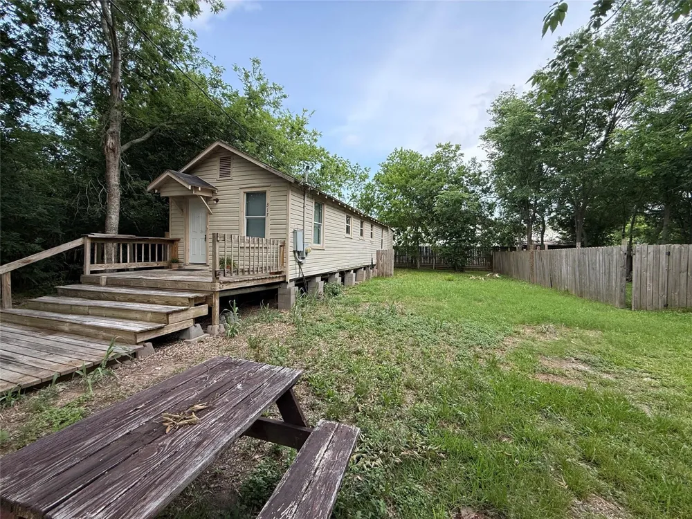 317 3rd Street San Leon, TX 77539