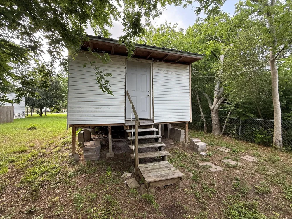 317 3rd Street San Leon, TX 77539