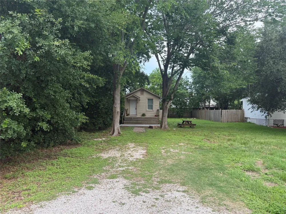 317 3rd Street San Leon, TX 77539