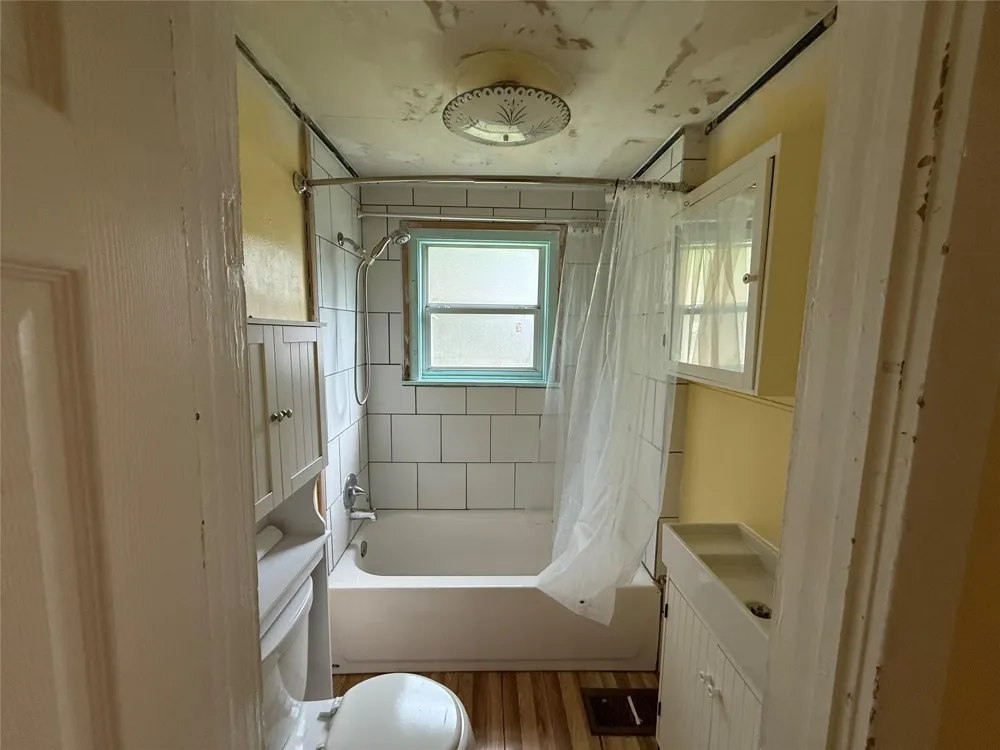 317 3rd Street San Leon, TX 77539