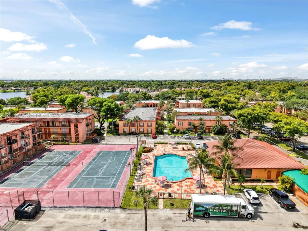 7200 Fairway Dr #H12 Miami Lakes, FL 33014