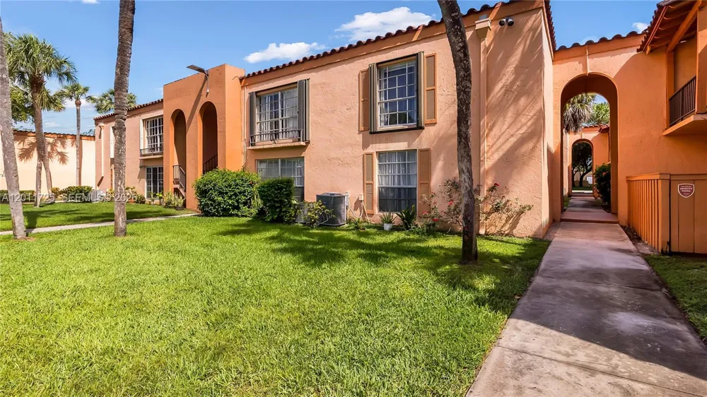 7200 Fairway Dr #H12 Miami Lakes, FL 33014