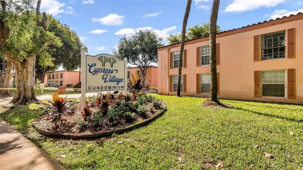 7200 Fairway Dr #H12 Miami Lakes, FL 33014