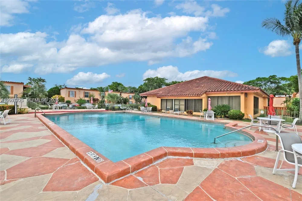 7200 Fairway Dr #H12 Miami Lakes, FL 33014