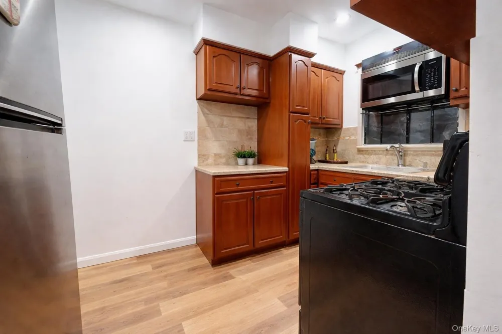 21942 141st Road Springfield Gardens, NY 11413