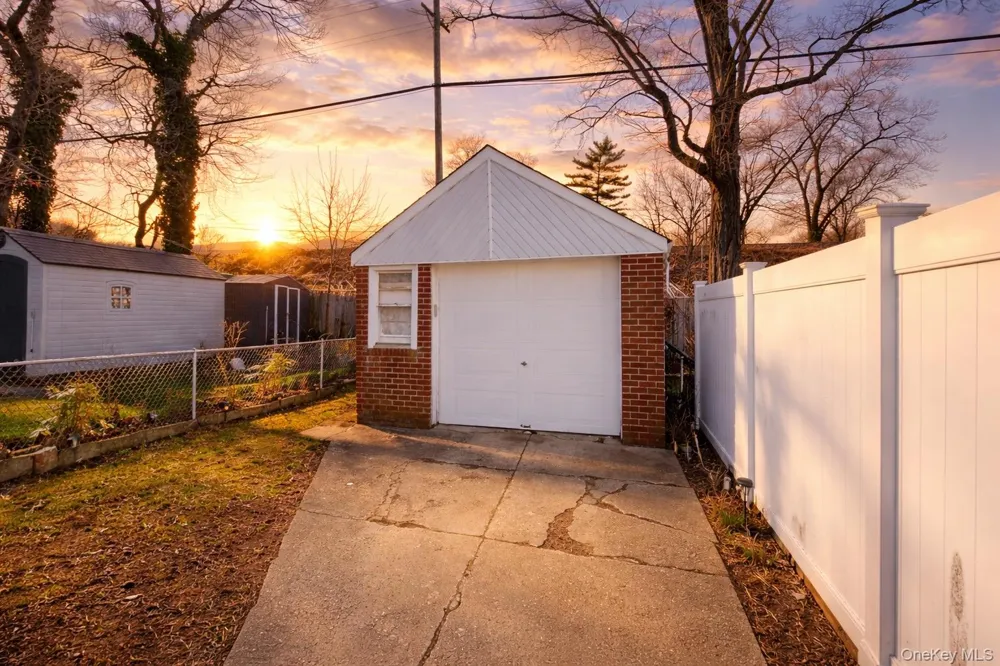 21942 141st Road Springfield Gardens, NY 11413