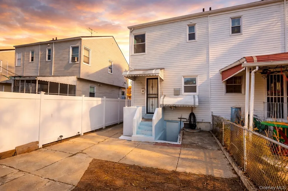 21942 141st Road Springfield Gardens, NY 11413
