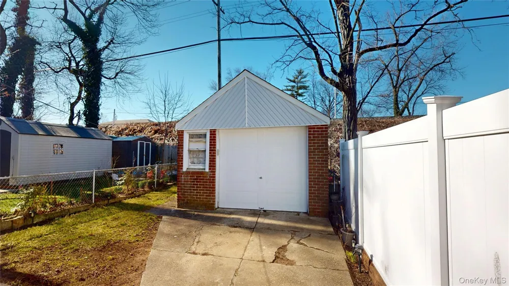 21942 141st Road Springfield Gardens, NY 11413