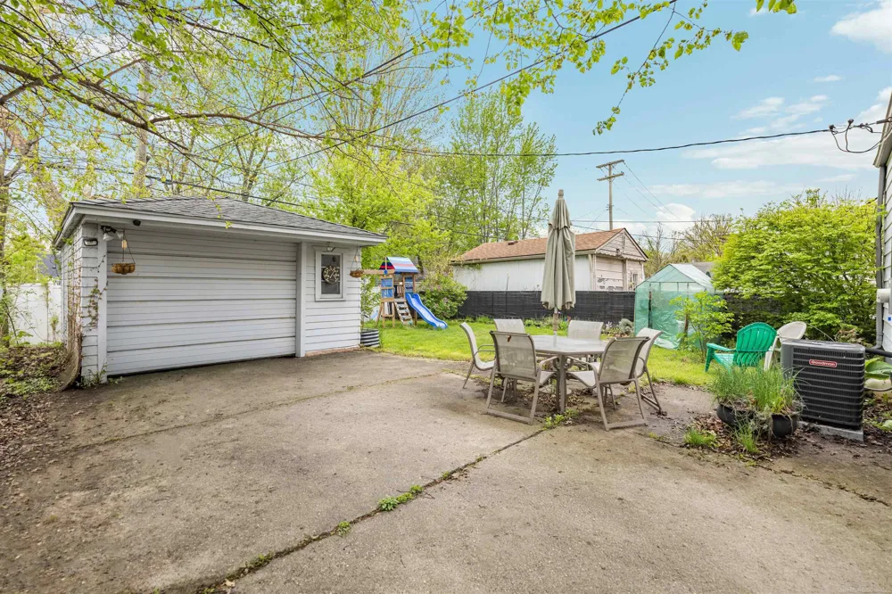 2980 Greenfield Road Berkley City, MI 48072