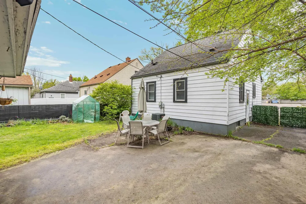 2980 Greenfield Road Berkley City, MI 48072