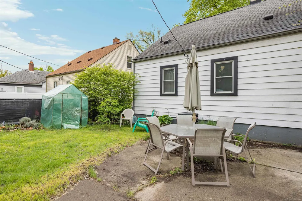 2980 Greenfield Road Berkley City, MI 48072