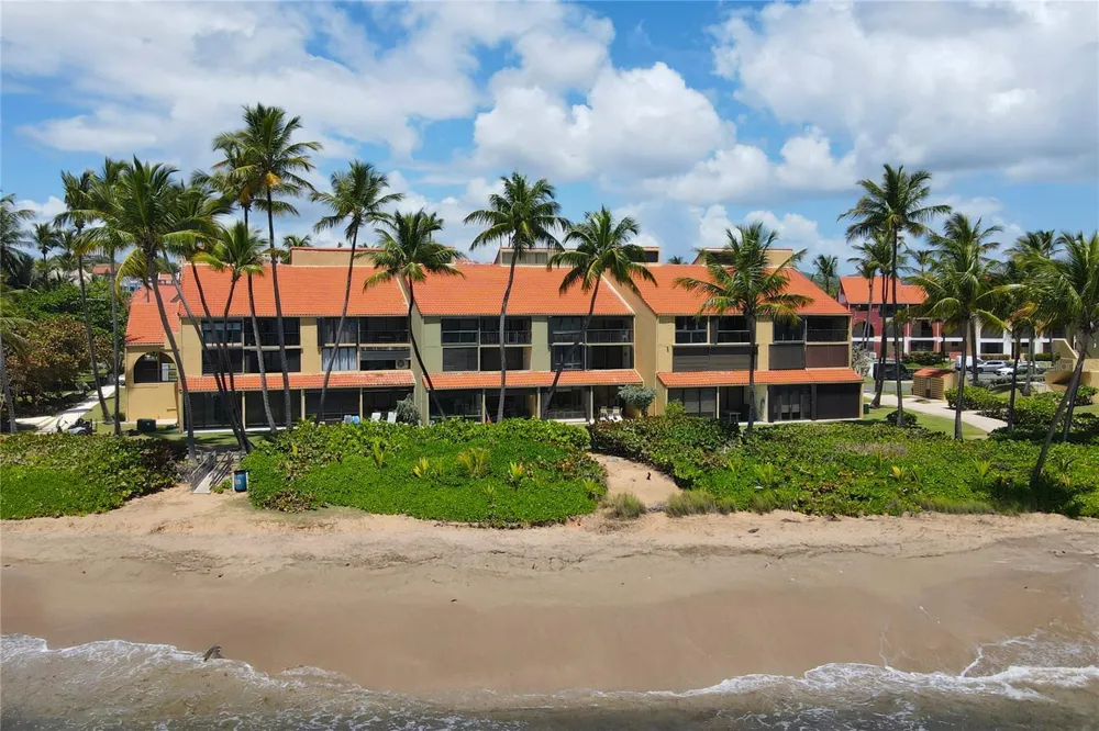 96 BEACH VILLAGE DRIVE #96 Humacao, PR 00791