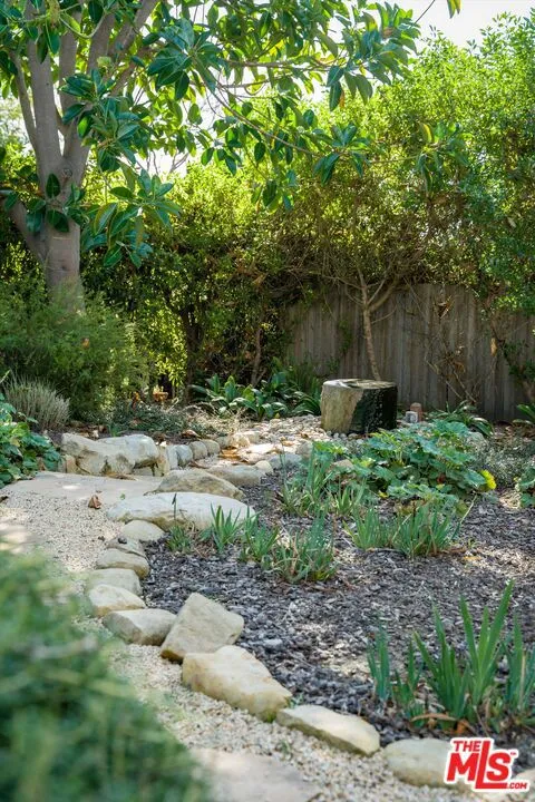 1322 E Cota Street Santa Barbara, CA 93103