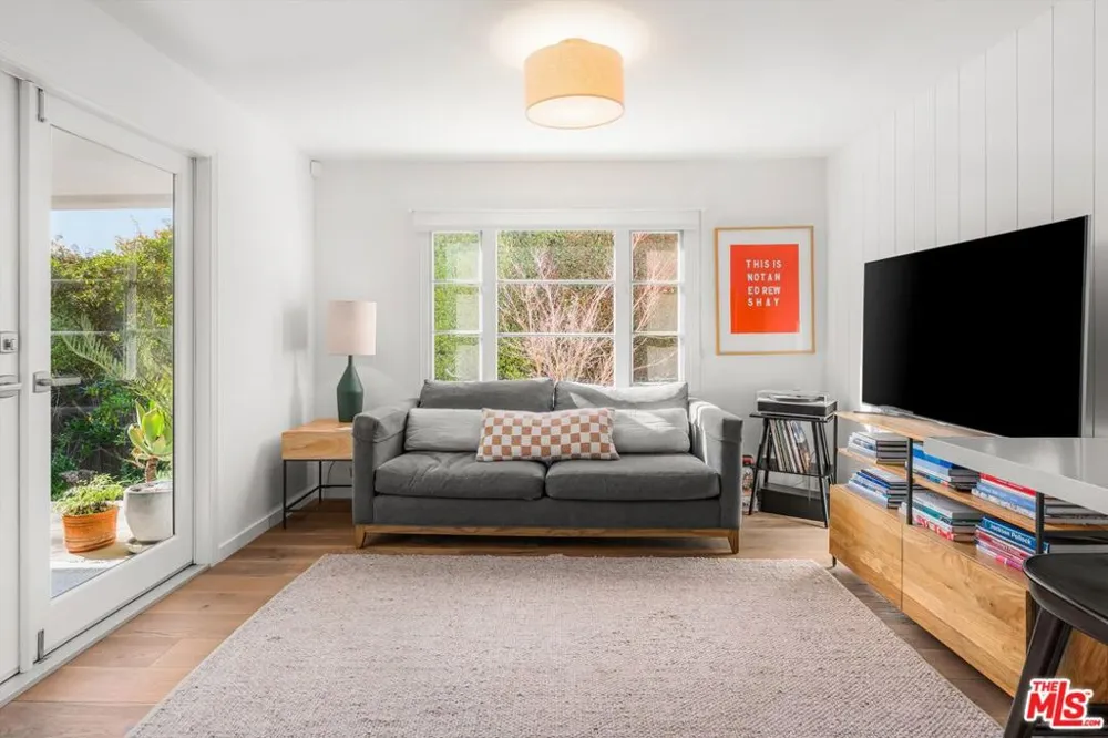 1322 E Cota Street Santa Barbara, CA 93103