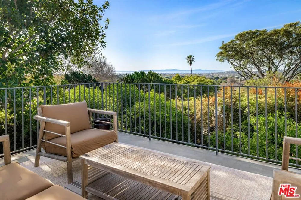 1322 E Cota Street Santa Barbara, CA 93103